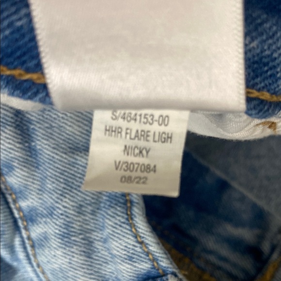 Old Navy Higher High Rise Nicky Flare Jean Raw Edge Hem Light wash Size 8 - Picture 13 of 15